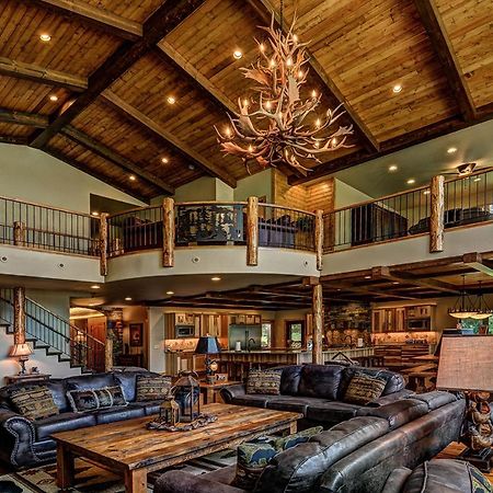 Whispering Pines Lodge: 9 Bedroom Eagle River Exterior foto