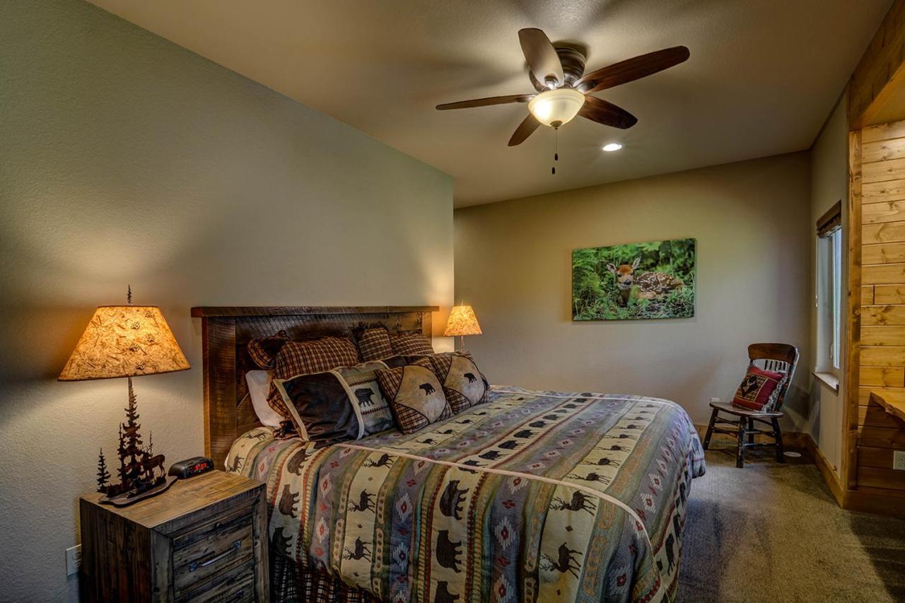 Whispering Pines Lodge: 9 Bedroom Eagle River Exterior foto