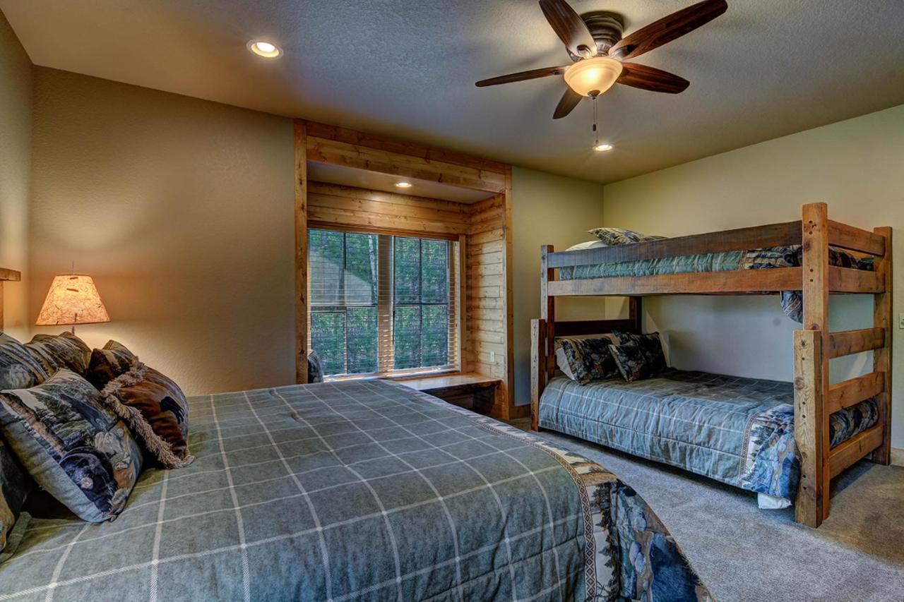 Whispering Pines Lodge: 9 Bedroom Eagle River Exterior foto