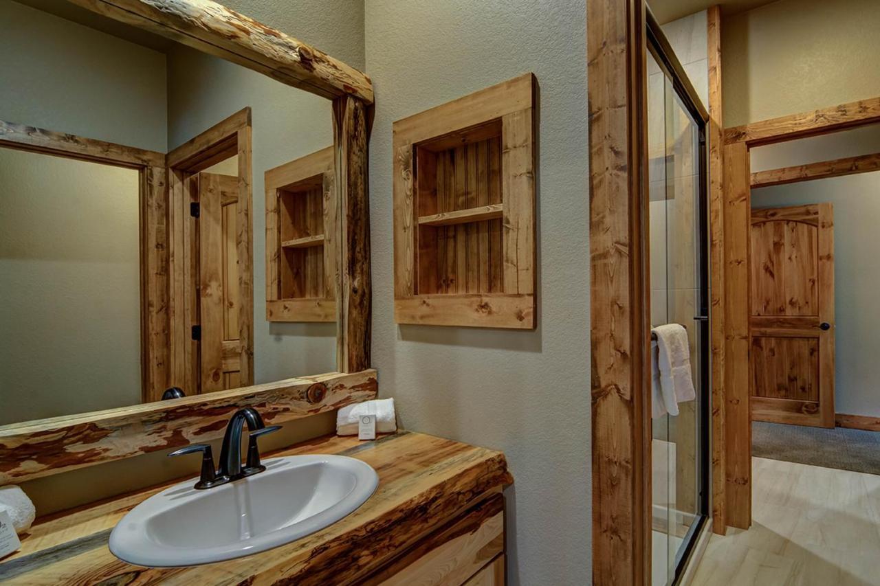 Whispering Pines Lodge: 9 Bedroom Eagle River Exterior foto