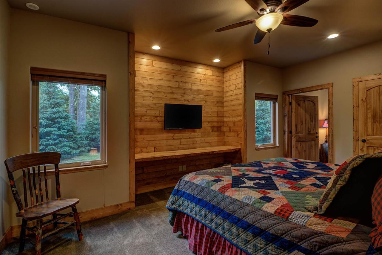 Whispering Pines Lodge: 9 Bedroom Eagle River Exterior foto