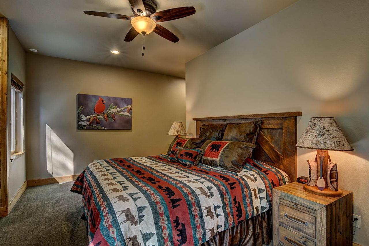 Whispering Pines Lodge: 9 Bedroom Eagle River Exterior foto