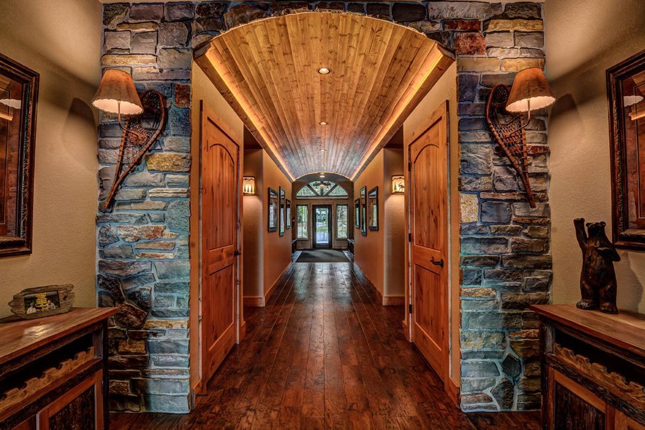 Whispering Pines Lodge: 9 Bedroom Eagle River Exterior foto
